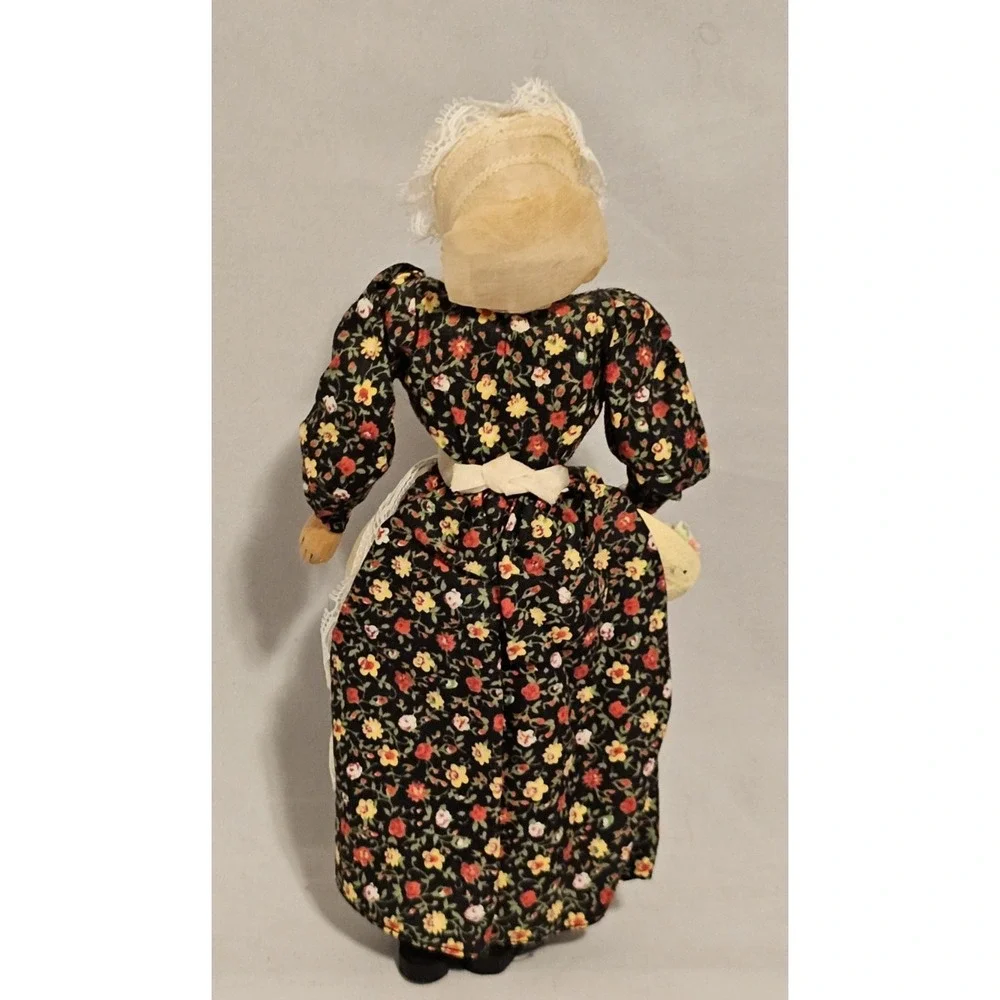 Vintage Ozart Walnut Head The Pioneer Grandma Snazzy Doll 9 Inch